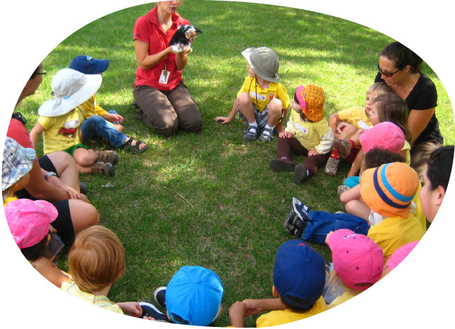 crèche semi-plein air à Bouguenais avec une pédagogie alternative (Montessori, Pikler, etc), une approche écologique et un jardin naturel